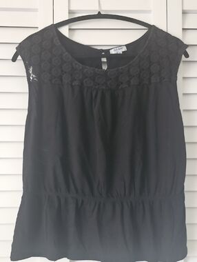 Old Navy Black Lace Yoke Cap Sleeve Blouse